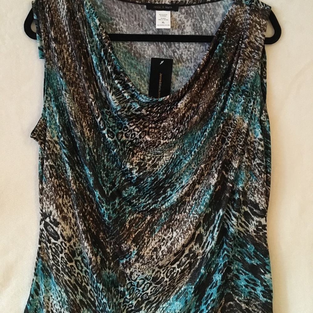 Cowel neck shell